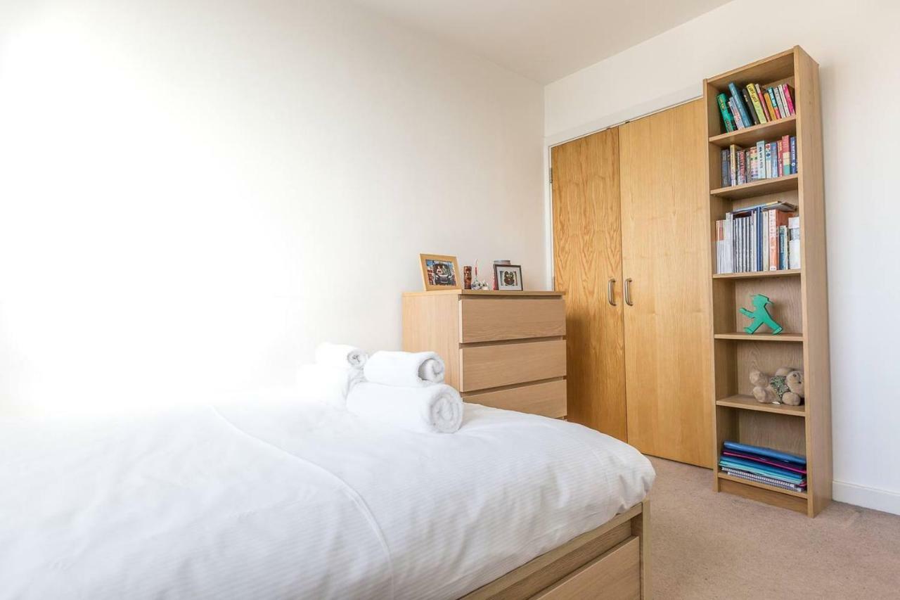 Modern 1 Bedroom Apartment In E1 With Great Views Londra Esterno foto