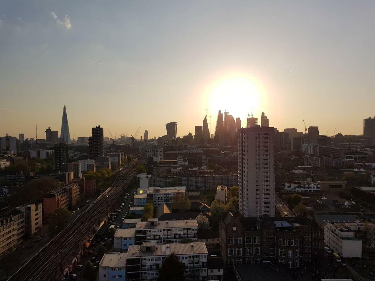 Modern 1 Bedroom Apartment In E1 With Great Views Londra Esterno foto